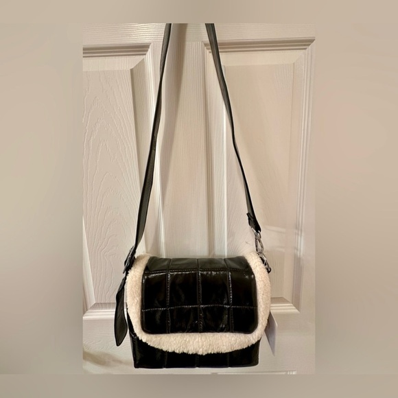 NWT Black Quilted Crossbody Bag w/ Cream Sherpa Trim, Trendy Y2K Winter Purse - Picture 4 of 15